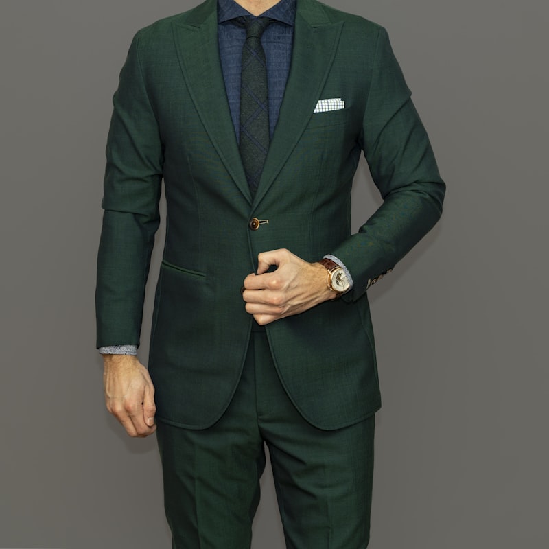 Taubenblaues Kurzarmhemd mit modernem Stehkragen